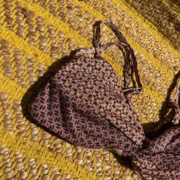 L*Space Ringo Shimmer Fabric Bikini Top size small - Picture 6 of 7